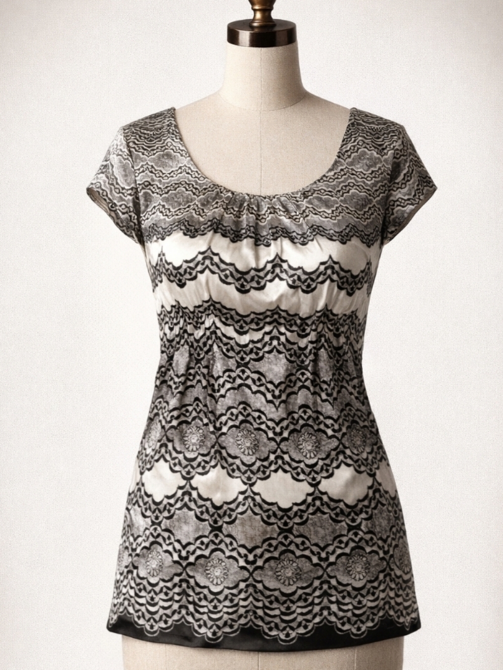 CAbi 100% Silk Chantilly Lace Print Blouse Black White Cap Sleeve Medium